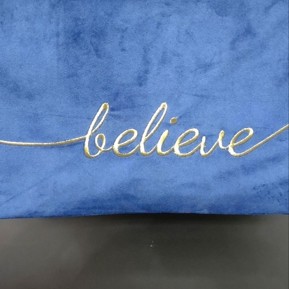 HOLIDAY TABLE RUNNER - Picture 2 of 2